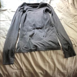 Lulu Grey Swiftly Tech Long Sleeve Crew Size 2